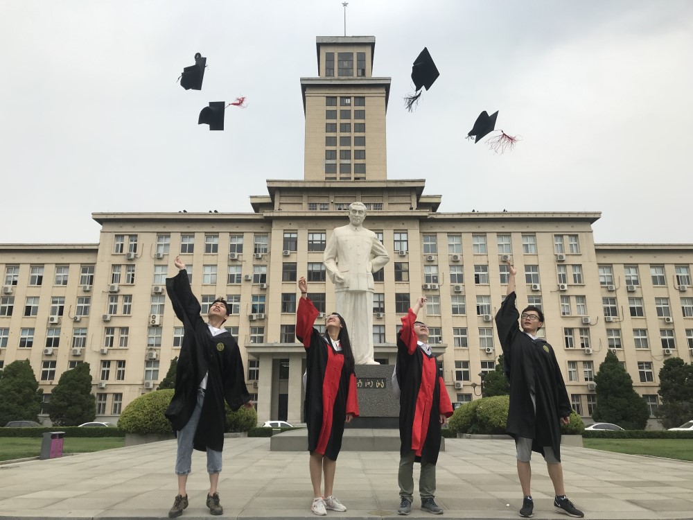 2021课题组毕业合照